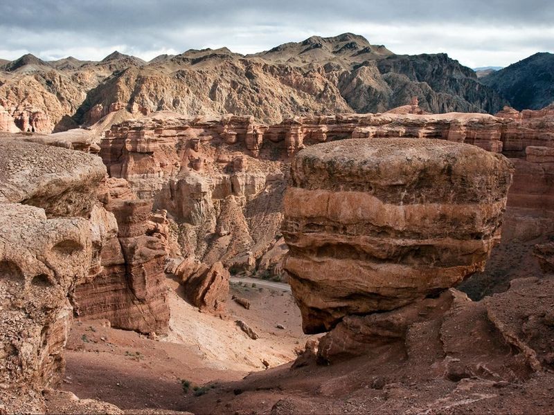 Каньон реки Чарын - индивидуальная экскурсия в Алматы на машине гида длительностью 9 часов с количеством участников до 2 человек цена экскурсии 34900₽