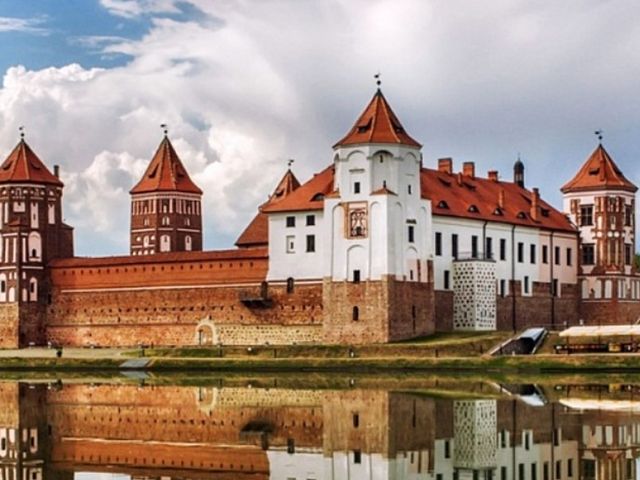 Экскурсия из Минска в средневековые замки Мира и Несвижа — фото 2
