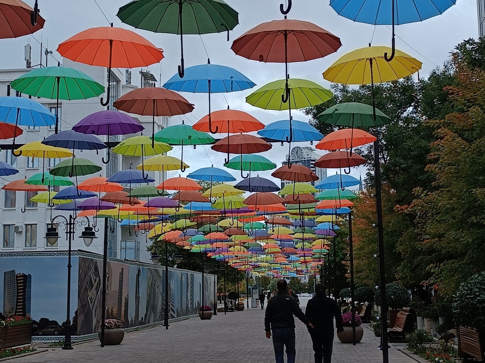 Улица зонтов