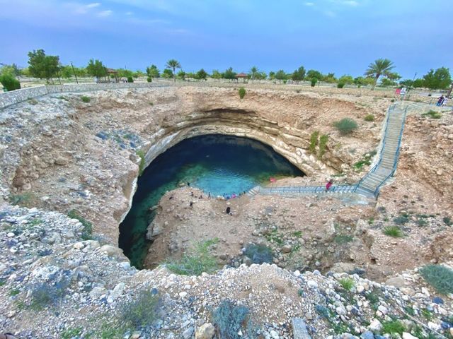 Экскурсия из Маската в группе: Вади Шаб и воронка Бимма — фото 3