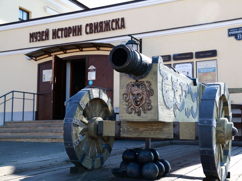 В Свияжск и Храм всех религий на автобусе - групповая экскурсия в Казани на автобусе длительностью 6 часов с количеством участников более 20 человек цена экскурсии 2500₽