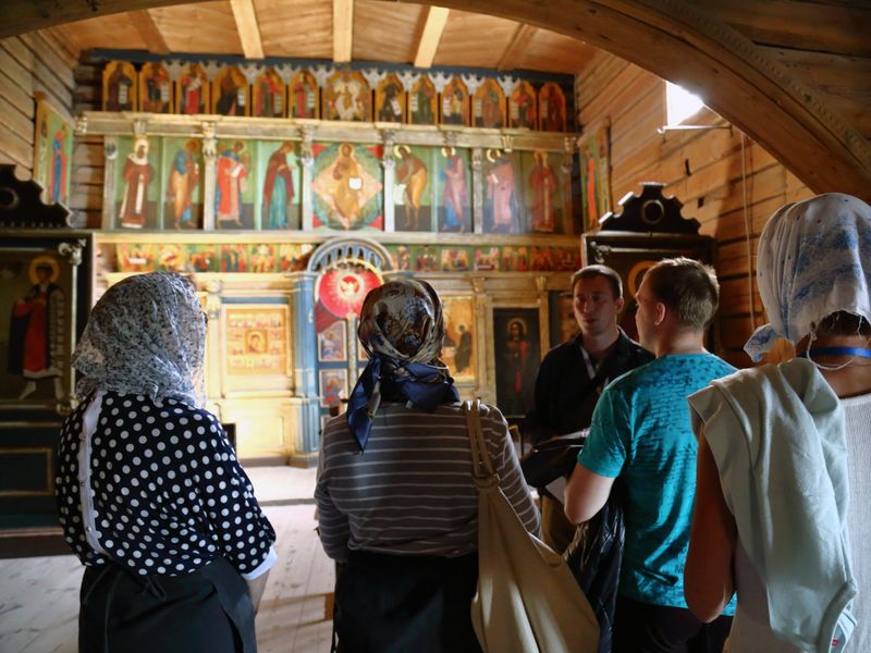 В храме