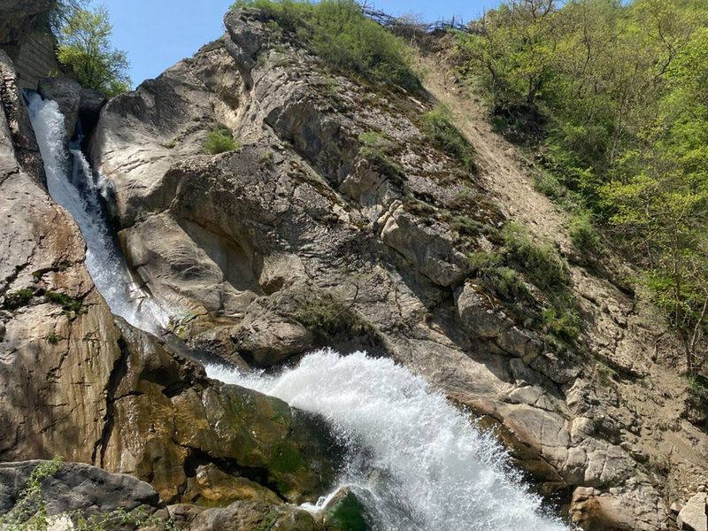 Групповая обзорная экскурсия из Дербента в Хучни: купальный тур - групповая экскурсия в Дербенте на автобусе длительностью 9 часов с количеством участников до 20 человек цена экскурсии 3700₽