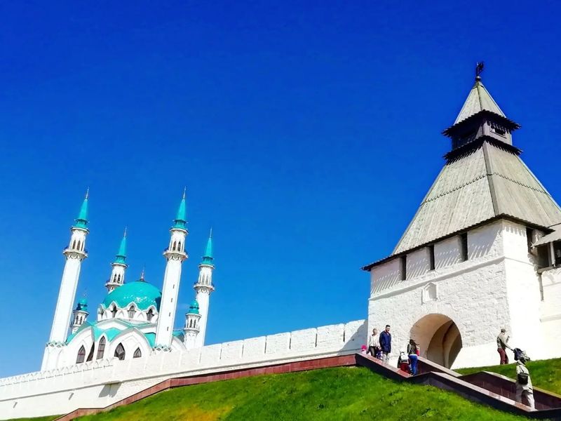 Обзорная экскурсия по Казанскому кремлю и его окрестностям - индивидуальная экскурсия в Казани пешком длительностью 2.5 часа с количеством участников до 4 человек цена экскурсии 5550₽