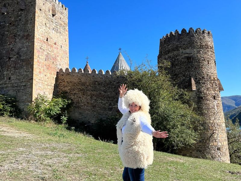 Обзорная экскурсия в группе из Тбилиси в Казбеги «Сердце Кавказа» - групповая экскурсия в Тбилиси на машине гида длительностью 10 часов с количеством участников до 18 человек цена экскурсии 48€