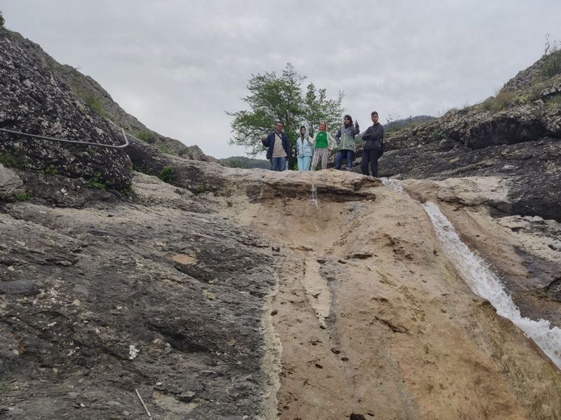 Зеленогорье и Арпатские водопады - групповая экскурсия в Ялте на машине гида длительностью 10 часов с количеством участников до 3 человек цена экскурсии 4100₽