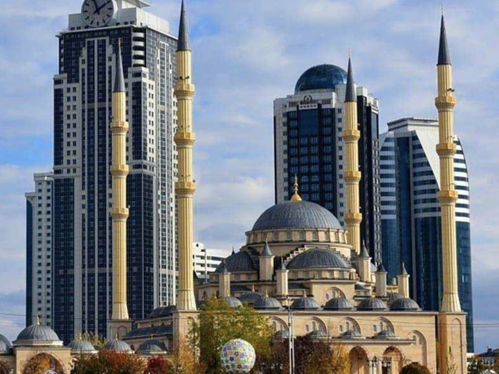 Мечеть и небоскребы