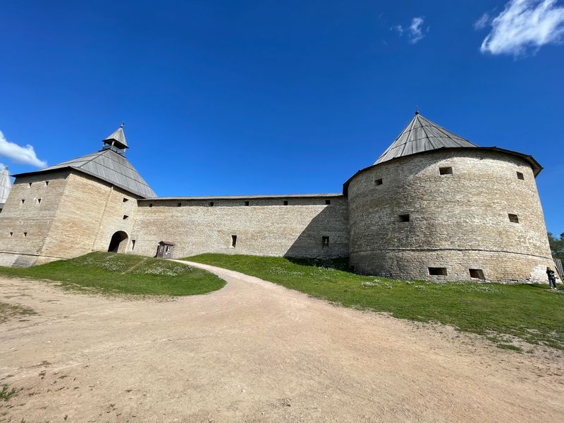 Экскурсия из Санкт-Петербурга в крепость Орешек и Старую Ладогу - индивидуальная экскурсия в Санкт-Петербурге на машине гида длительностью 9 часов с количеством участников до 4 человек цена экскурсии 24500₽