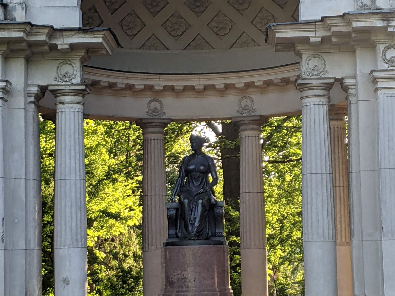 Памятник Марии Федоровне