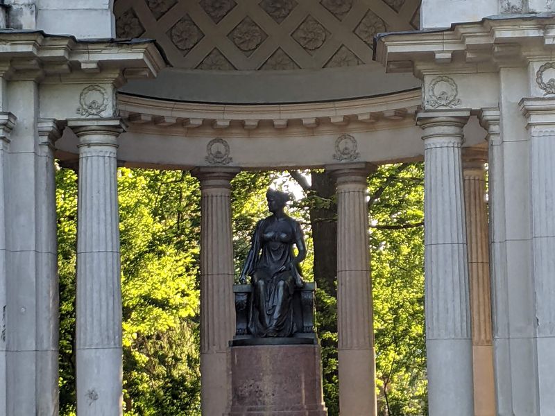Памятник Марии Федоровне