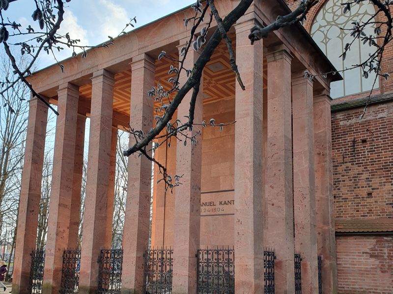 Город Канта - индивидуальная экскурсия в Калининграде пешком длительностью 2.5 часа с количеством участников до 6 человек со скидкой 10% цена экскурсии 2385₽