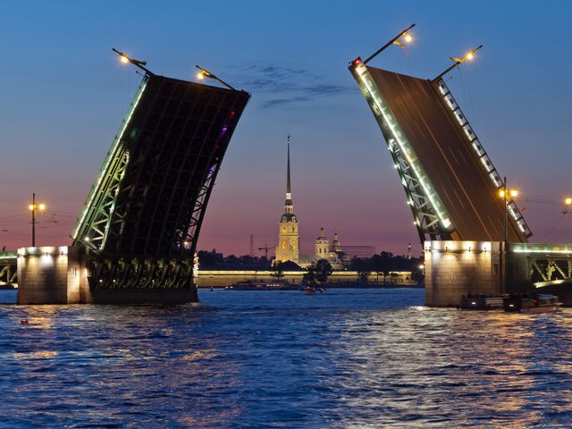 Ночной Петербург с разводом мостов 
