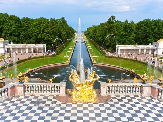 Петергофские чудеса: фонтаны и Большой дворец  