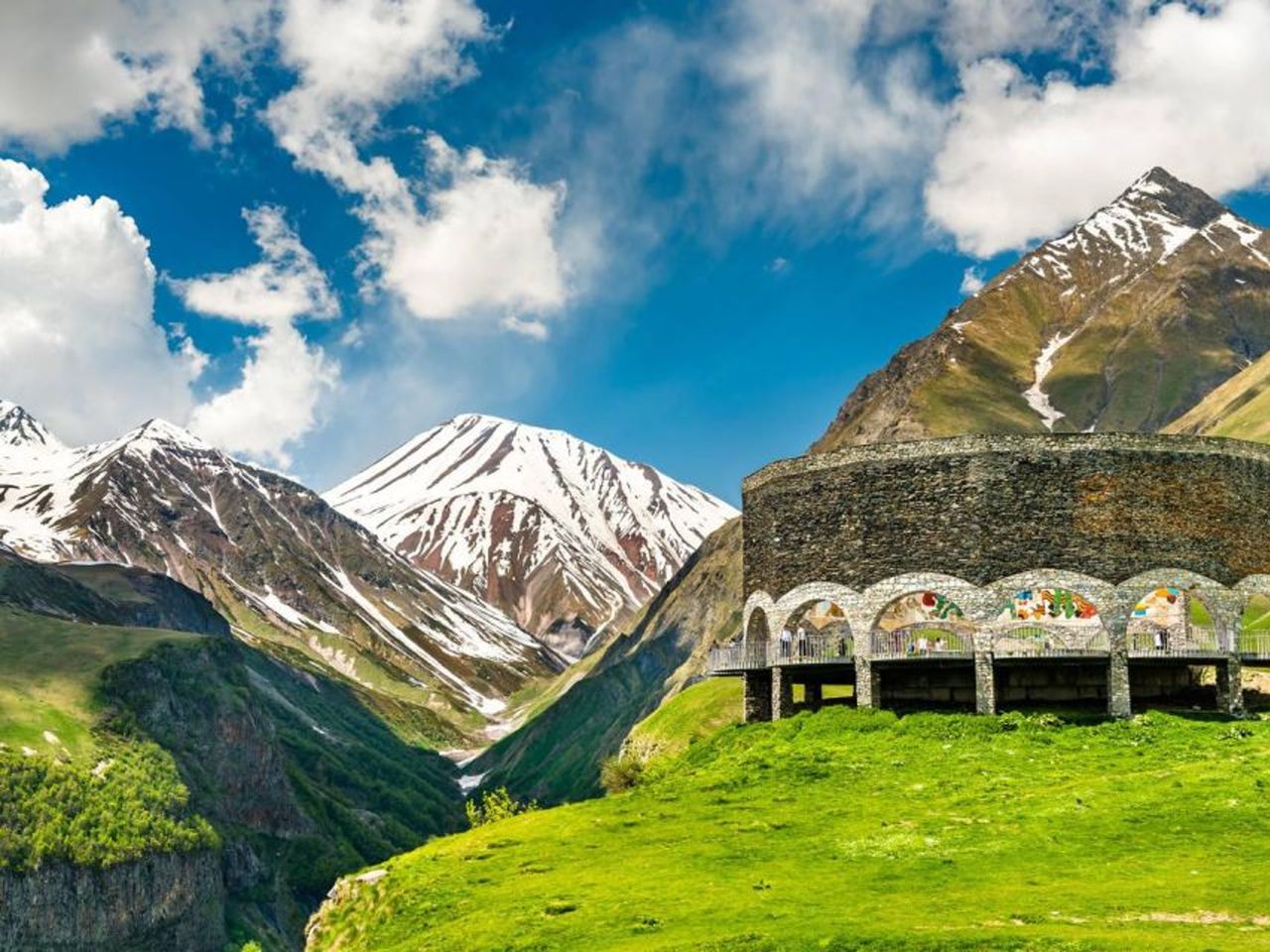 Казбеги — одна из главных гор Кавказа | Цена 45€, отзывы, описание экскурсии