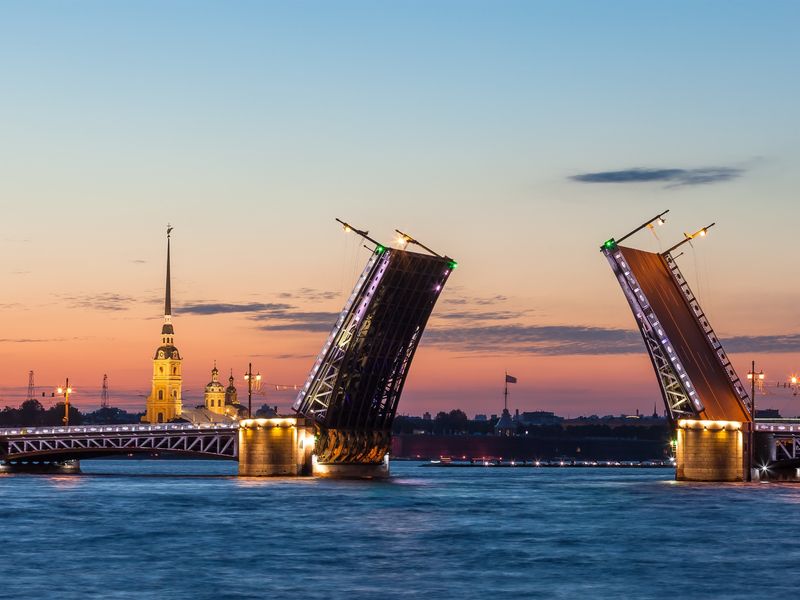 Экскурсия в Санкт-Петербурге ночью к разводным мостам - индивидуальная экскурсия в Санкт-Петербурге на машине гостей длительностью 2 часа с количеством участников до 6 человек цена экскурсии 10500₽