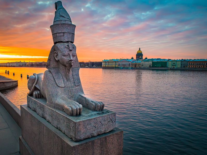 Индивидуальная экскурсия из Петербурга: От Василия до Стрелки - индивидуальная экскурсия в Санкт-Петербурге пешком длительностью 2 часа с количеством участников до 10 человек цена экскурсии 7500₽
