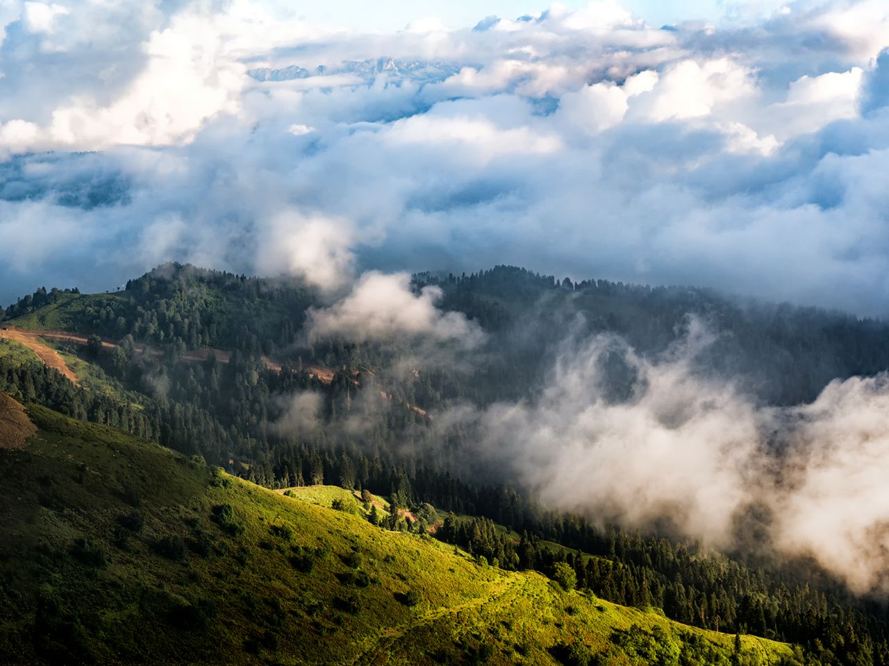 Над горами Кавказа на вертолете Augusta | Цена 186000₽, отзывы, описание экскурсии