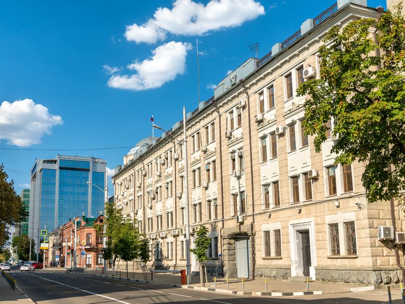 По улицам города