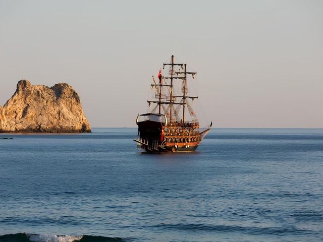Вдоль побережья Алании на пиратской яхте