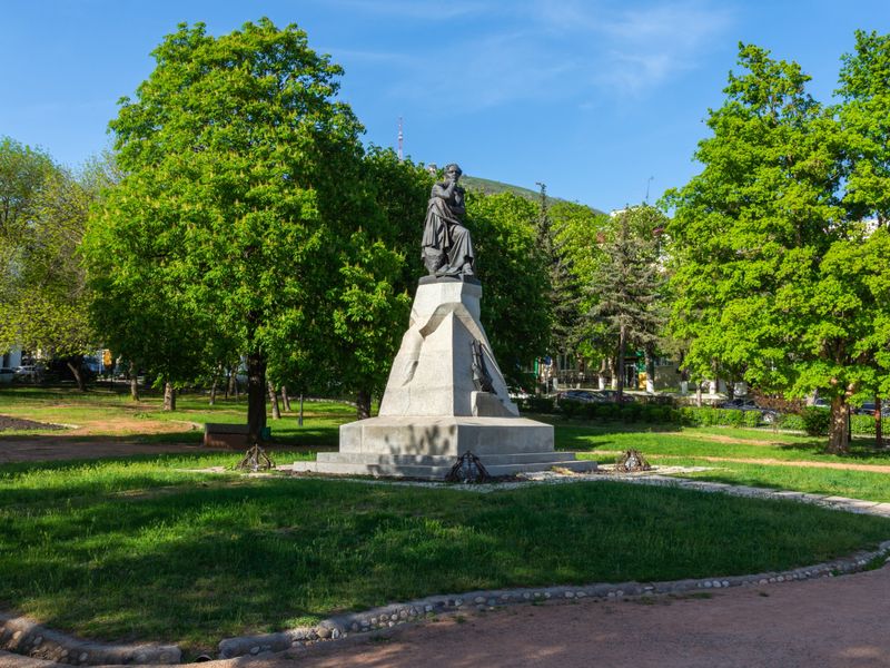 Экскурсия по Лермонтовским местам: 3 города за один день - индивидуальная экскурсия в Кисловодске на машине гида длительностью 7 часов с количеством участников до 4 человек цена экскурсии 16500₽