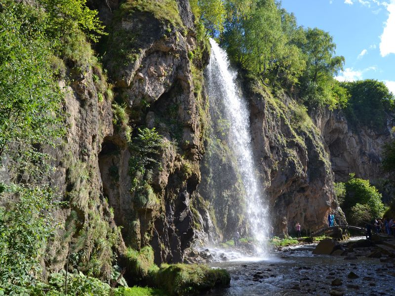Экскурсия к Медовым водопадам - индивидуальная экскурсия в Кисловодске на машине гида длительностью 4 часа с количеством участников до 3 человек цена экскурсии 11500₽