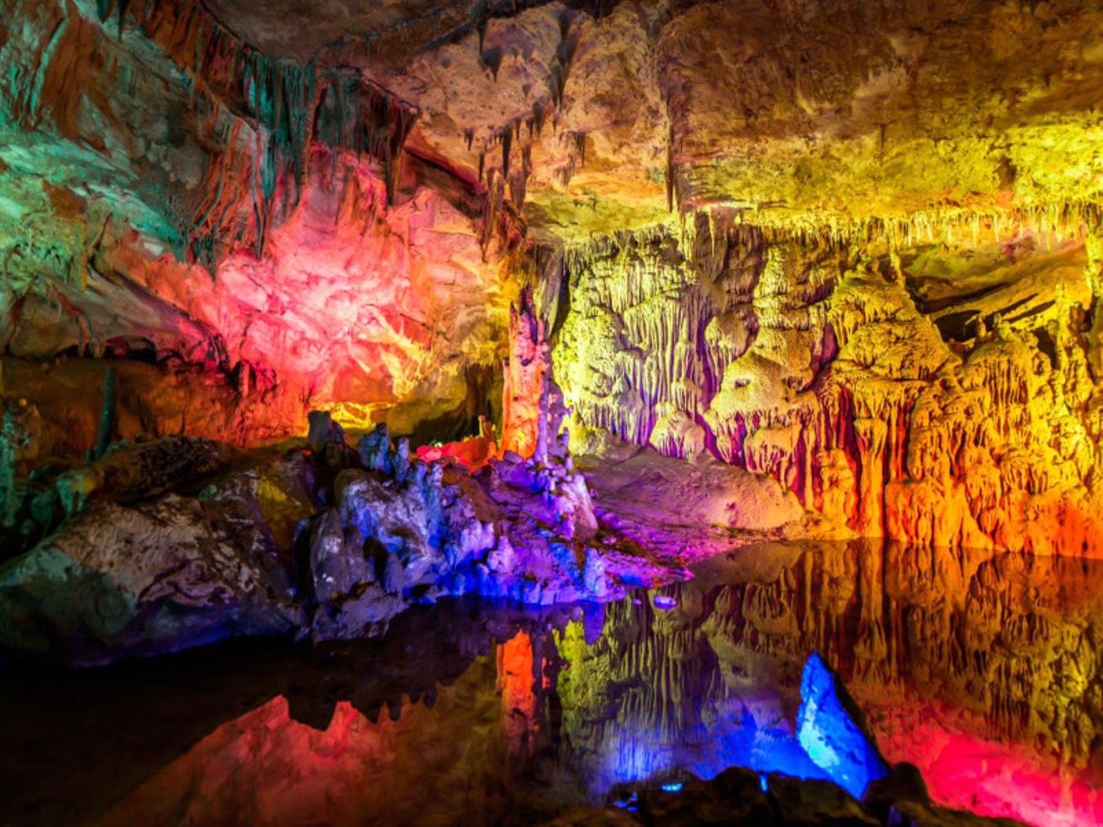 Пещеры Прометея (Амирани)