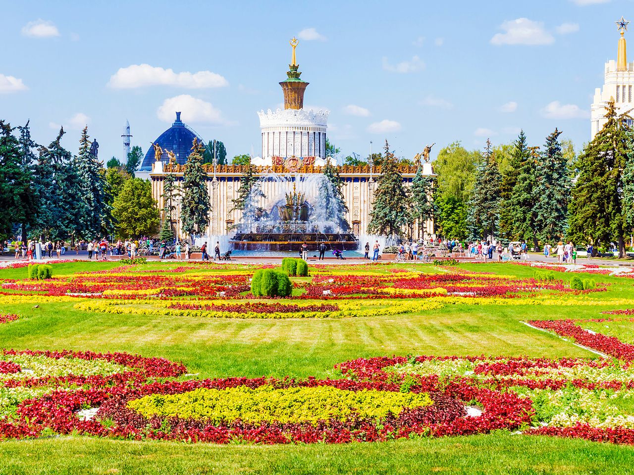 VDNKH tour - индивидуальная экскурсия в Москве на машине гида длительностью 3.5 часа с количеством участников до 4 человек цена экскурсии 10000₽