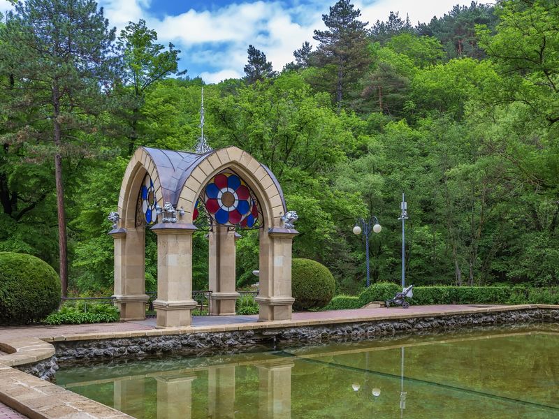 Индивидуальная экскурсия в Курортный парк в Кисловодске - индивидуальная экскурсия в Кисловодске пешком длительностью 4 часа с количеством участников до 6 человек цена экскурсии 9000₽