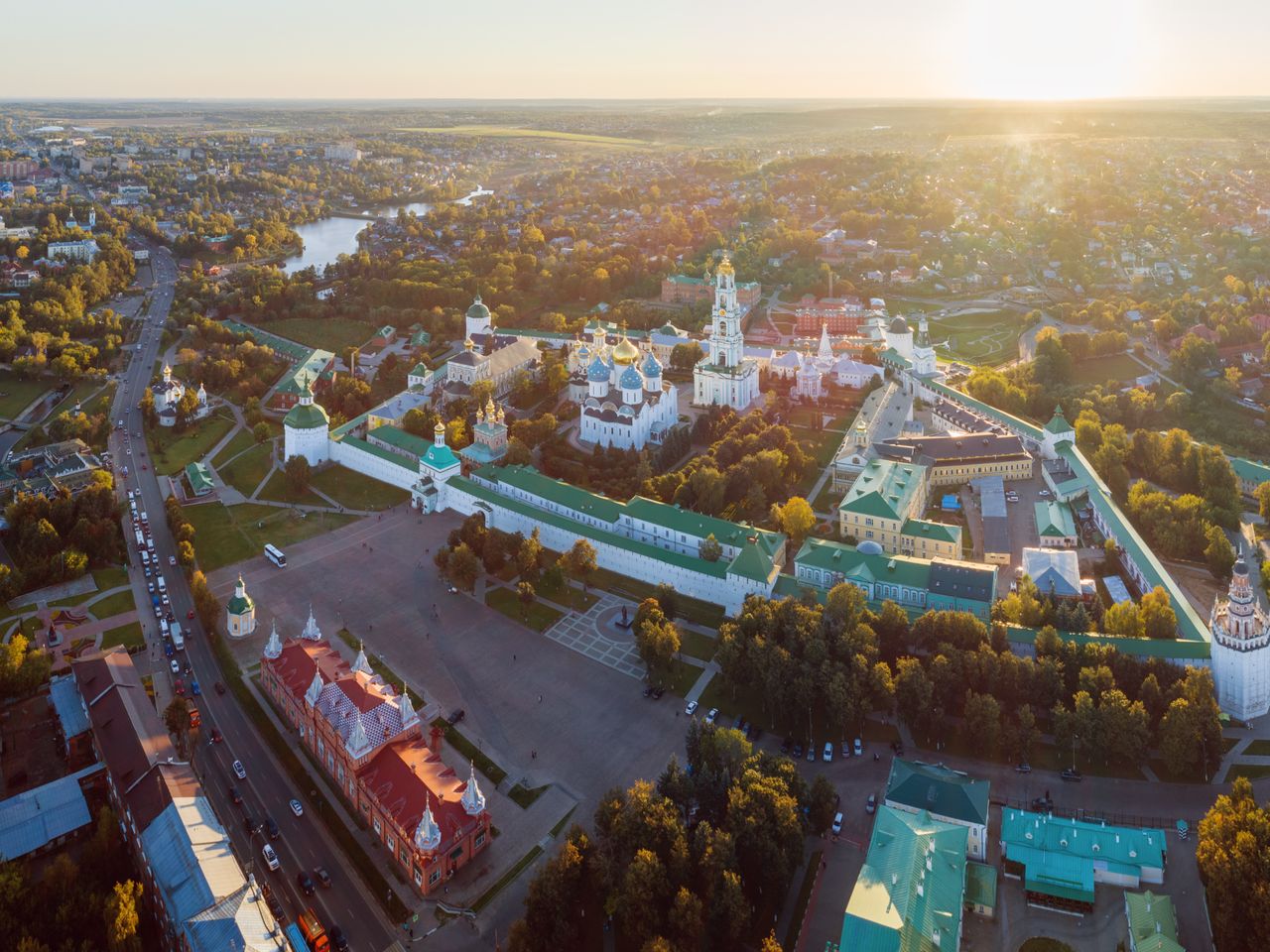 On the «Golden Ring» from Moscow by car - индивидуальная экскурсия в Москве на машине гида длительностью более 12 часов с количеством участников до 4 человек цена экскурсии 74700₽