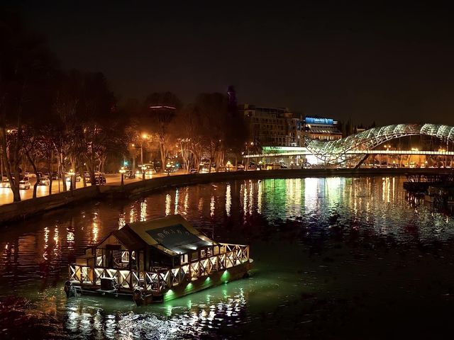 Прогулка на катамаране по реке Кура — фото 3