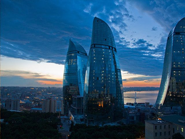 По ночному Баку: групповая экскурсия на автобусе и пешком — фото 3
