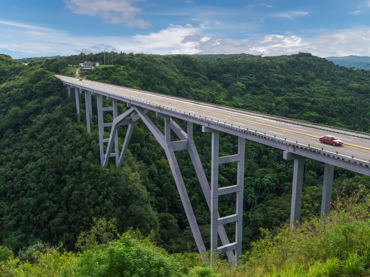 Обзорная экскурсия из Гаваны к морю, на Варадеро - индивидуальная экскурсия в Гаване на машине гида длительностью 8 часов с количеством участников до 4 человек со скидкой 25% цена экскурсии 206.25€