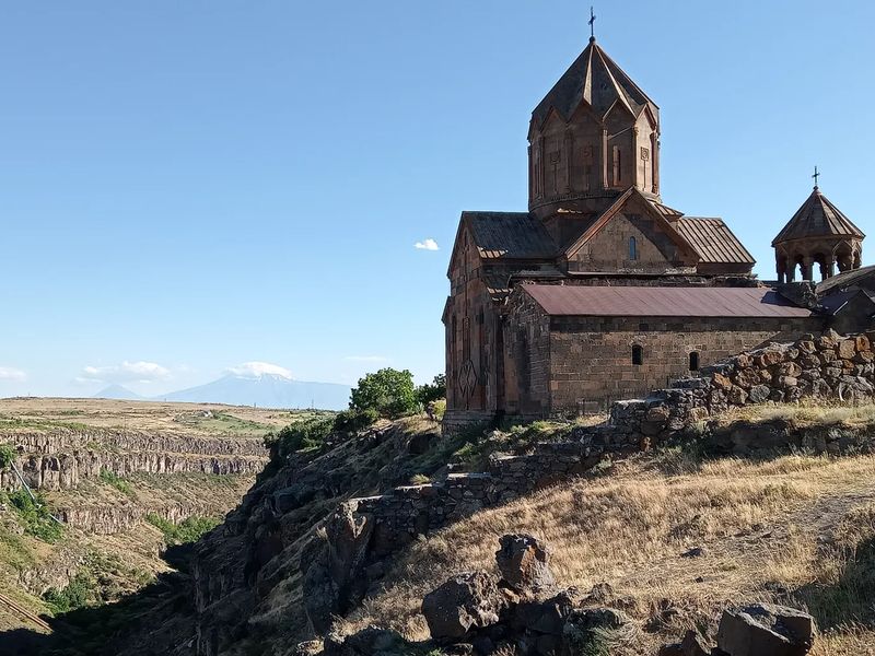 Индивидуальная экскурсия из Еревана к горе Ара и монастырям - индивидуальная экскурсия в Ереване на машине гида длительностью 8 часов с количеством участников до 6 человек со скидкой 15% цена экскурсии 144.5€