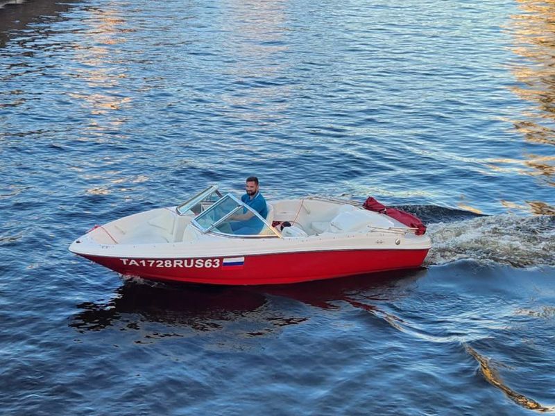 Прогулка на катере Sea Ray 175 по рекам и каналам Петербурга - индивидуальная экскурсия в Санкт-Петербурге длительностью 1 час с количеством участников до 5 человек со скидкой 25% еще 2 дня цена экскурсии 6471.75₽