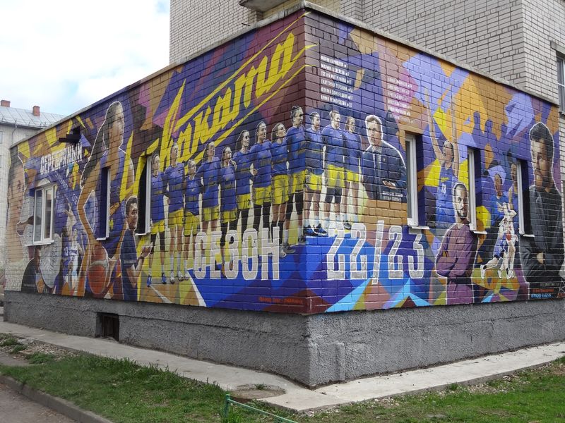 Мурал на центральном офисе женской баскетбольной команды "Чеваката"