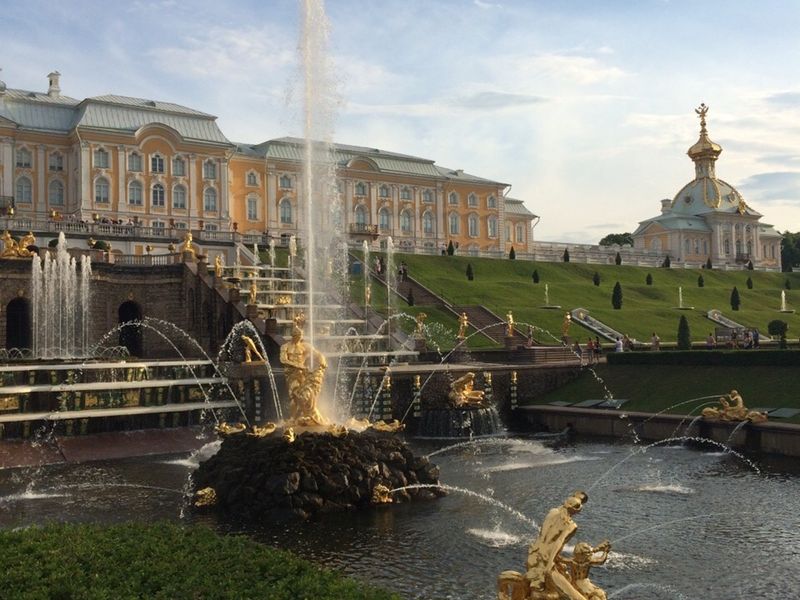Петергоф — один из самых посещаемых музеев России - индивидуальная экскурсия в Санкт-Петербурге на машине гида длительностью 5 часов с количеством участников до 3 человек цена экскурсии 23000₽
