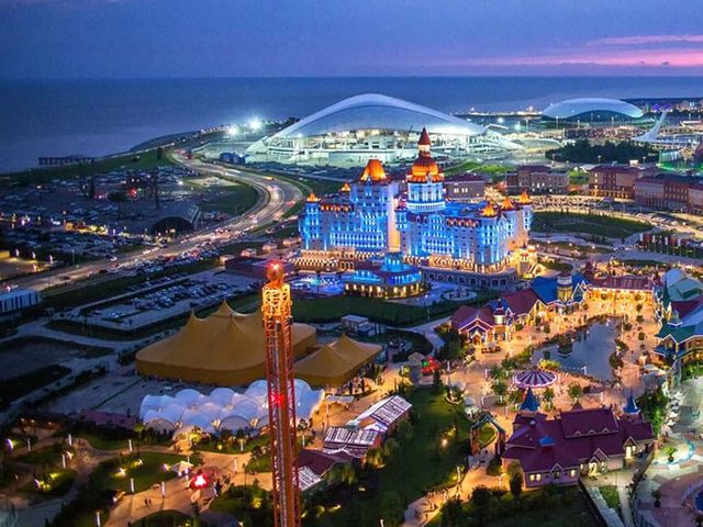 Обзорная экскурсия в группе из Лазаревского в вечерний Сочи — фото 3