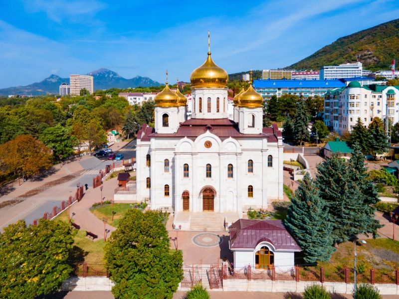 Групповая экскурсия по религиозным местам и чаепитие в Пятигорске - групповая экскурсия в Пятигорске на автобусе длительностью 5 часов с количеством участников более 20 человек цена экскурсии 1750₽