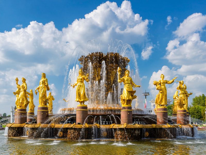 ВДНХ — советский Версаль - индивидуальная экскурсия в Москве пешком длительностью 2 часа с количеством участников до 4 человек цена экскурсии 9600₽
