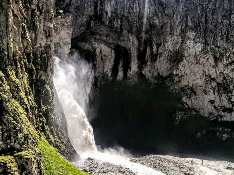 Вид на водопад Каракая-Су