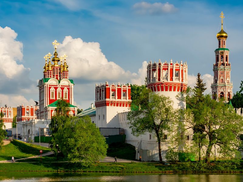 Новодевичий некрополь – знаковое место столицы - индивидуальная экскурсия в Москве пешком длительностью 1.5 часа с количеством участников до 5 человек цена экскурсии 10700₽