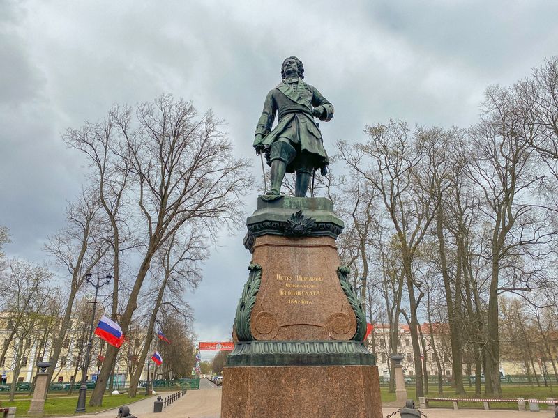 Памятник Петру I