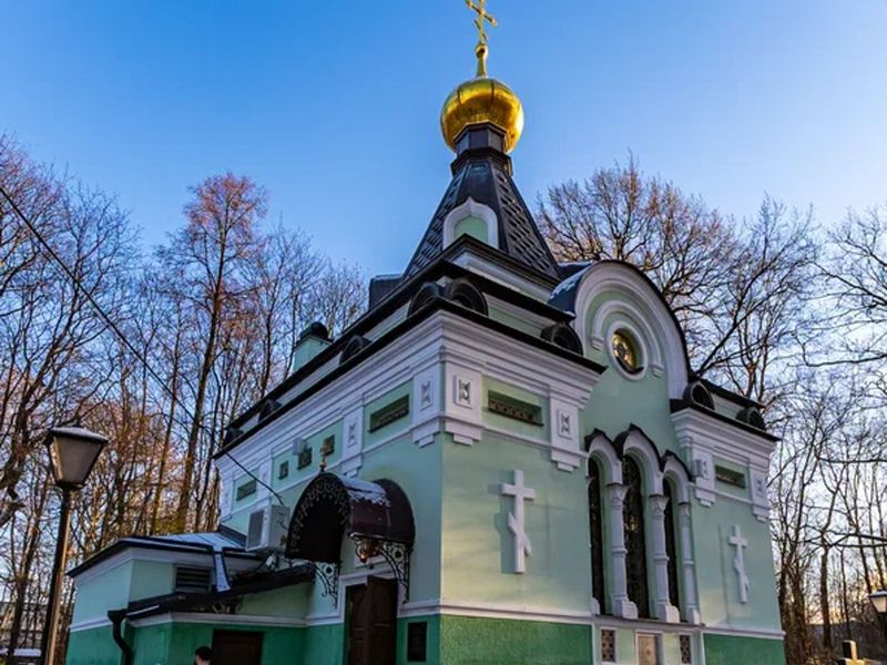 К Ксении Петербургской на Смоленское - индивидуальная экскурсия в Санкт-Петербурге пешком длительностью 1.5 часа с количеством участников до 12 человек цена экскурсии 8000₽