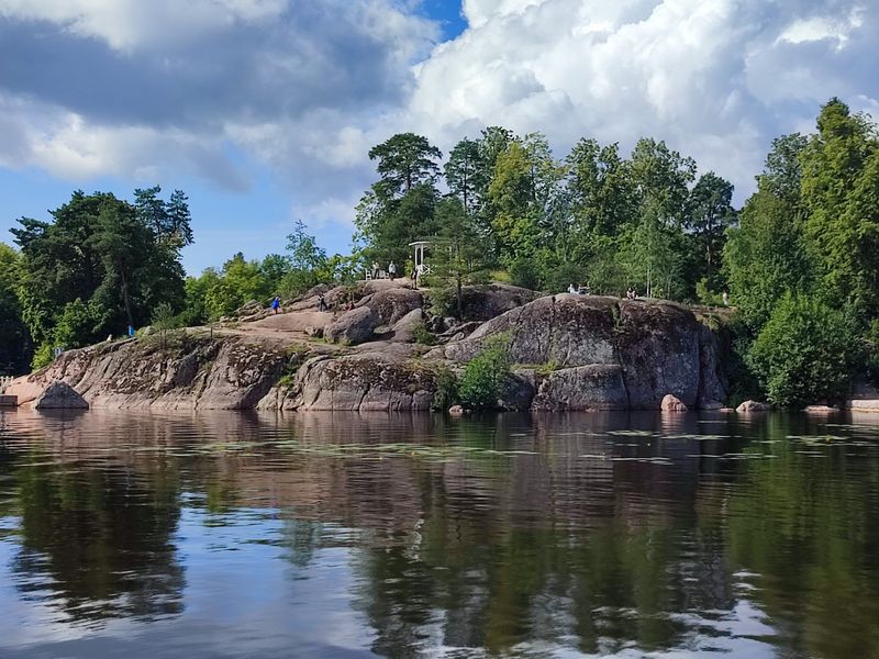 Индивидуальная водная экскурсия по шхерам Выборгского залива - индивидуальная экскурсия в Выборге длительностью 2 часа с количеством участников до 6 человек цена экскурсии 16000₽