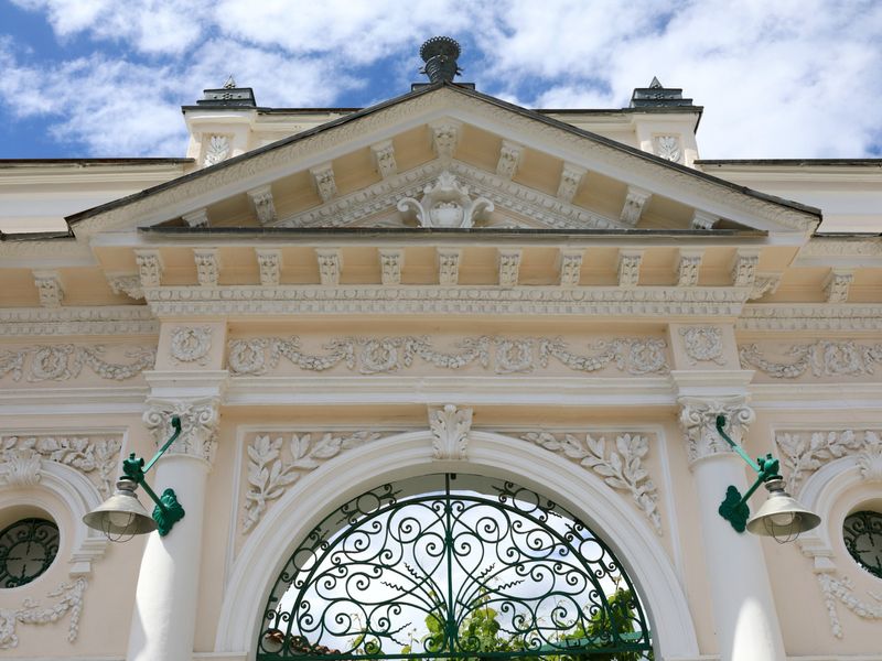 Вход в комплекс караимских кенасов