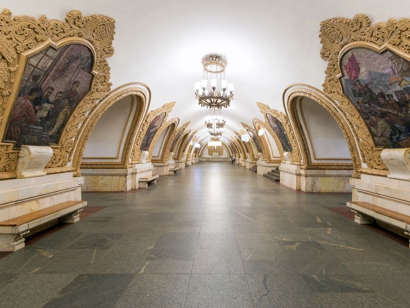 Московское метро – подземный «город контрастов» - индивидуальная экскурсия в Москве пешком длительностью 3 часа с количеством участников до 6 человек цена экскурсии 13900₽