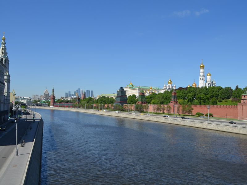 Москва за полдня: для тех, кто ценит комфорт - индивидуальная экскурсия в Москве на машине гида длительностью 5 часов с количеством участников до 4 человек цена экскурсии 15000₽