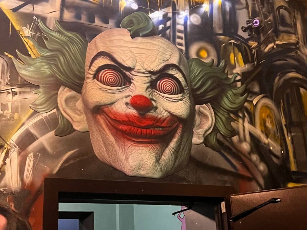 Индивидуальная кино-алко-экскурсия «Ещё по одной» в Краснодаре - индивидуальная экскурсия в Краснодаре пешком длительностью 3.5 часа с количеством участников до 10 человек цена экскурсии 20000₽