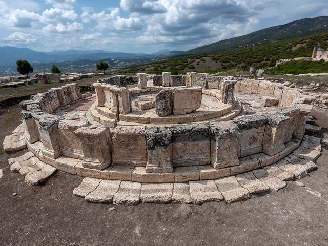 Впечатляющая Кибира: к мифической Медузе Горгоне — фото 2