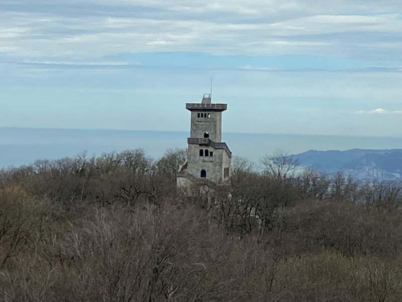 Башня на горе Ахун